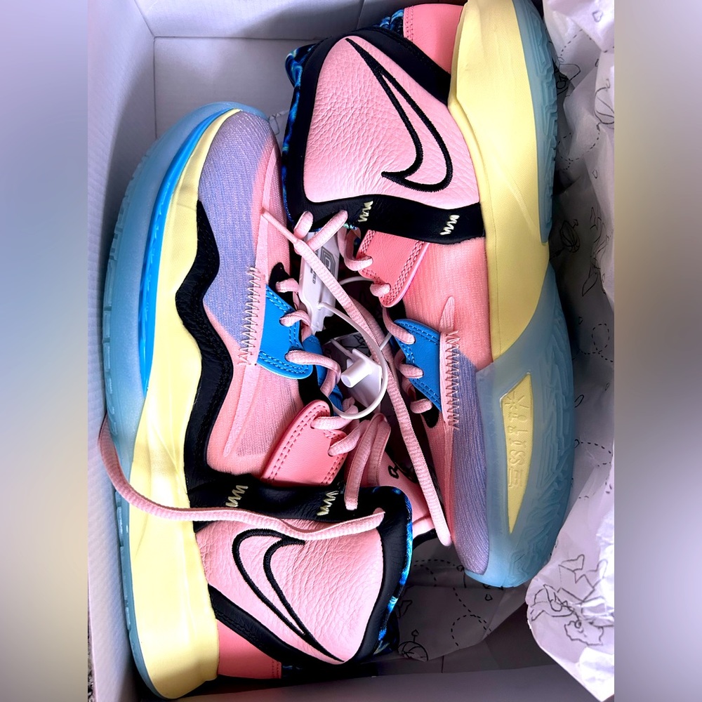 Nike Kyrie Valentines